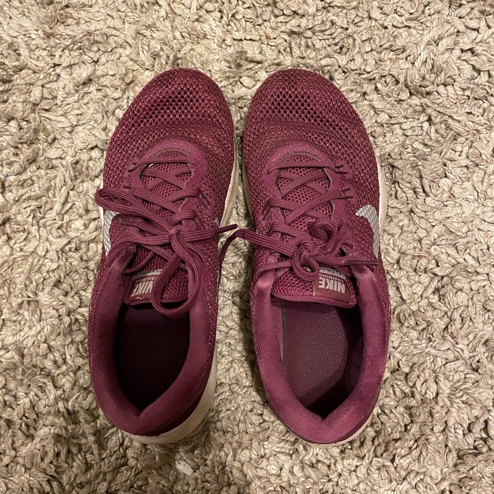 NIKE TR 7 RUNNING SHOE